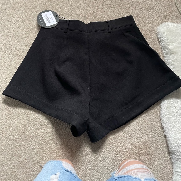 White Fox Boutique **Brand New Never Worn** Hey Vacay shorts in Black - Picture 1 of 4